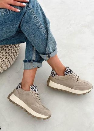 Базовые удобные женские кроссовки на каждый день в замше