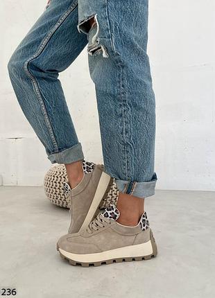 Базовые удобные женские кроссовки на каждый день в замше