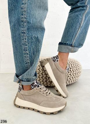 Базовые удобные женские кроссовки на каждый день в замше