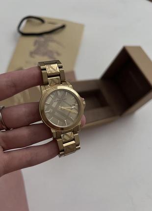Годинник burberry 3 фірмовим гравіювання на ремінцеві,лимонне золото