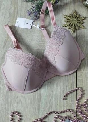 Брендовый бюстгальтер на тонком поролоне размера 75dd
