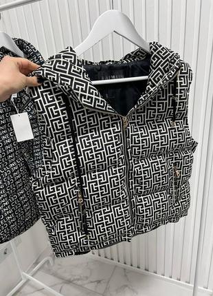 Жилетка с капюшоном в стиле balmain белая черная
