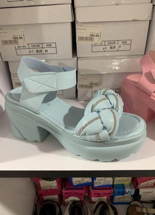 Босоножки женские