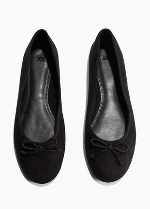 Стильні балетки на низькому ходу з бантиком чорні нм h&m