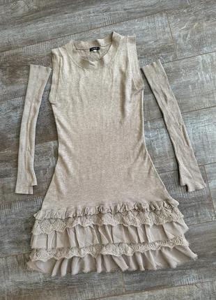 Платье трикотажное с оборками, нарукавниками, платье