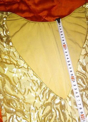 Платье блестящее с дэкольте недорого