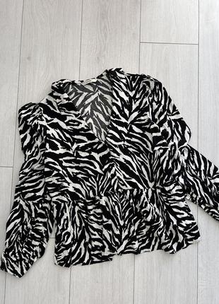 Віскозна блуза в анімалістичний принт