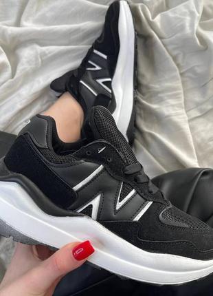 Женские кроссовки new balance