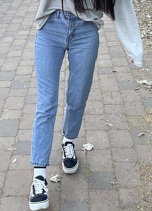 Джинси скінні