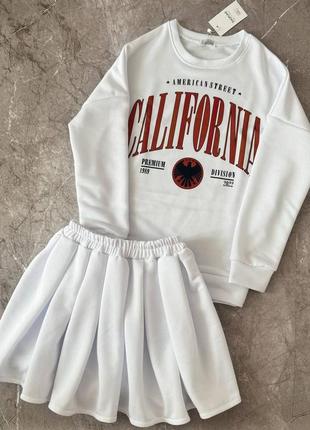 Костюм california світшот вільного крою кофта коротка рясна спідниця міні юбка на високій посадці комплект червоний білий рожевий чорний
