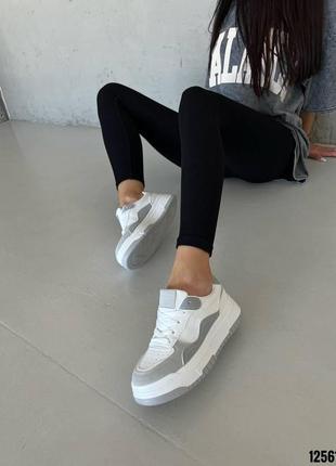 Жіночі біло-сірі молодіжні кеди на високій підошві аїр