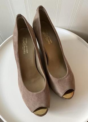 Замшевые туфли stuart weitzman на танкетке2 фото