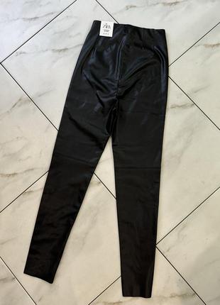 Кожанные черные штаны, брюки, леггенсы с начесом zara эко кожа xs-s (36-38-40)7 фото