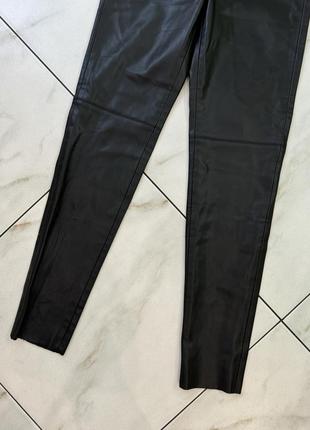 Кожанные черные штаны, брюки, леггенсы с начесом zara эко кожа xs-s (36-38-40)4 фото
