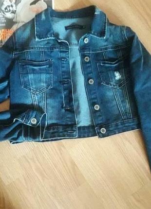 Коротка стильна джинсова курточка