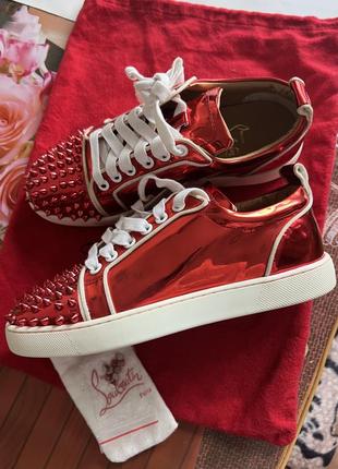 Christian louboutin красовки с шипами лаковые красные