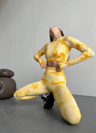 Леггинсы с мраморным принтом желтого цвета, размер m2 фото
