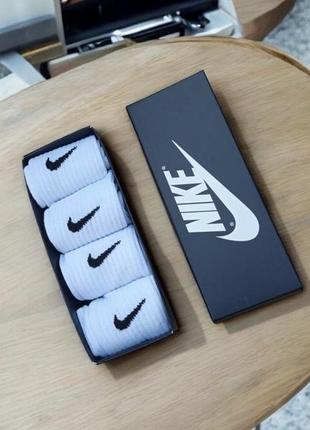 Подарунковий набір зимових шкарпеток nike, 4 пари білі, розмір 41-44
