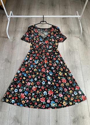 Сукня плаття розмір 48 50 в квіти чорного кольору1 фото
