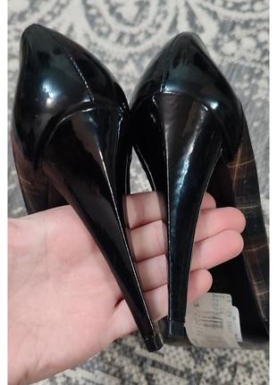 Бразилія фірмові нові туфлі босоніжки лакові в принт шпилька платформа5 фото