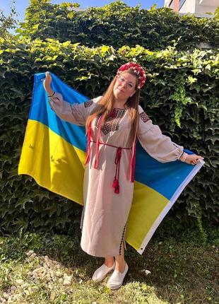 Вышитое традиционное льняное платье