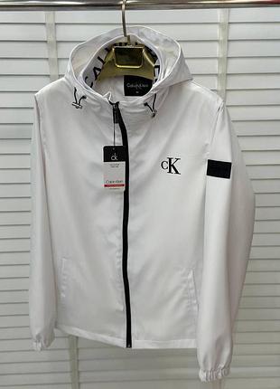 Белая демисезонная куртка ветровка весенняя осенняя осенняя calvin klein