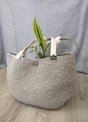 Сумка з рафії ручної роботи в'язана гачком