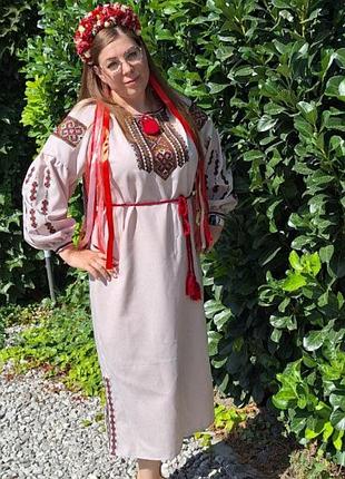 Вышитое традиционное льняное платье