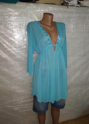 Шикарна пляжна туніка з прикрасами бісером паєтками виріз декольте приталена небесно голубого кольору рукав три чверті