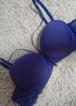Гарний бюстгальтер з портупеєю