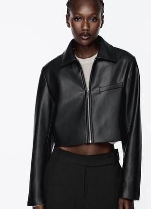 Укорочена куртка з еко-шкіри zara