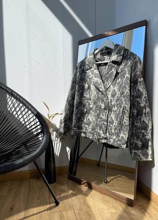 Косуха в анімалістичний зміїний принт zara