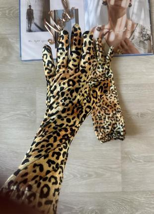 Велюровые перчатки леопард