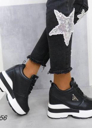Кроссовки сникерсы на танкетке черные