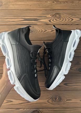 Чоловічі кросівки. чорні