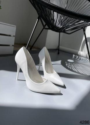 Туфлі лодочки на шпильці нарядні жіночі угорщина сіро-блакитні білі