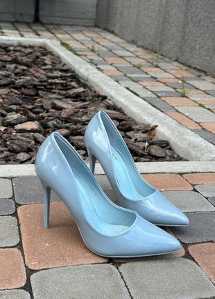 Туфлі лодочки на шпильці нарядні жіночі угорщина сіро-блакитні білі
