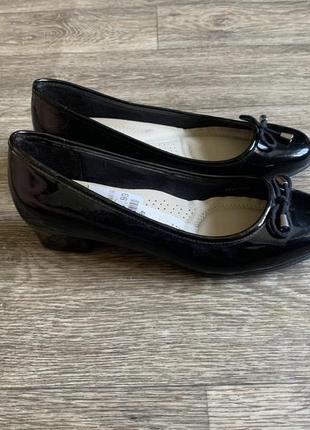 Новые лаковые туфли clark’s р.38,5