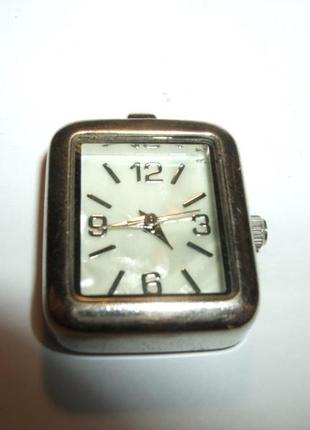 Продам наручний годинник avon