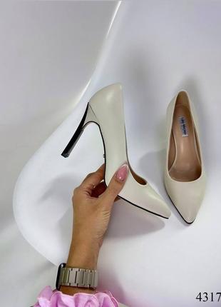 Туфлі жіночі, стійкий каблук