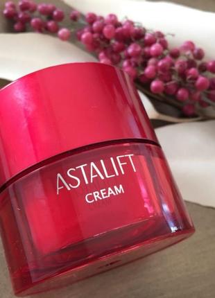 Увлажняющий подтягивающий крем с астаксантином, коллагеном, ликопином fujifilm astalift cream, япония
