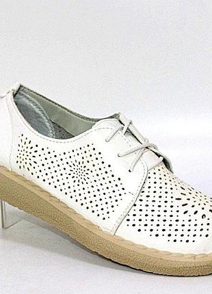 Туфлі, макасини, кросівки жіночі