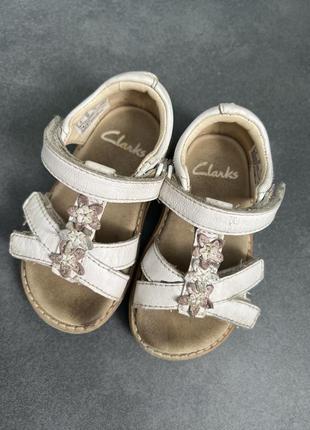 Босоніжки шкіряні clarks сандалі