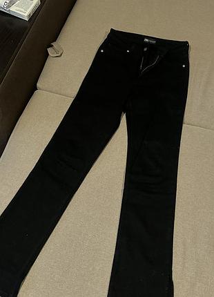 Черные классические джинсы zara