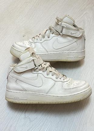Высокие, кожаные кроссовки фирмы nike.размер 38-39.кеды