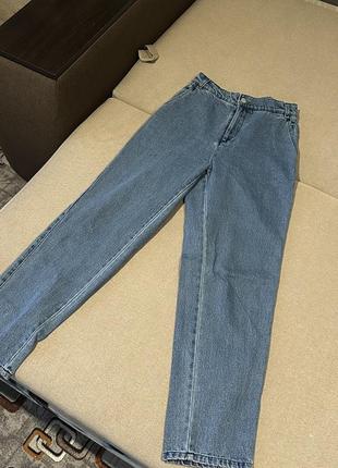 Синие джинсы staff