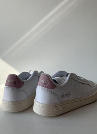 Женские кроссовки adidas (38)