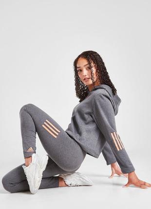 Серый спортивный костюм от adidas