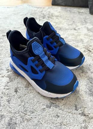 Кросівки next