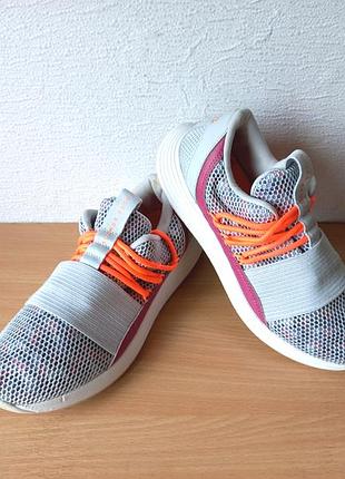Легкі дихаючі кросівки under armour 37,5 р. устілка 23,5 см